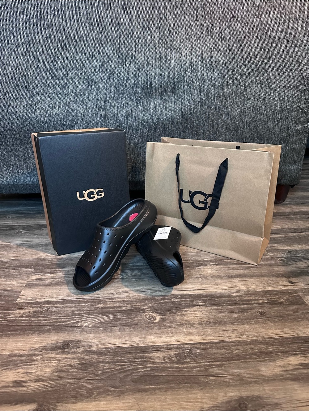 UGG Slide It Men’s Black Slide Sandals Slip-On Logo US 10 UK 9